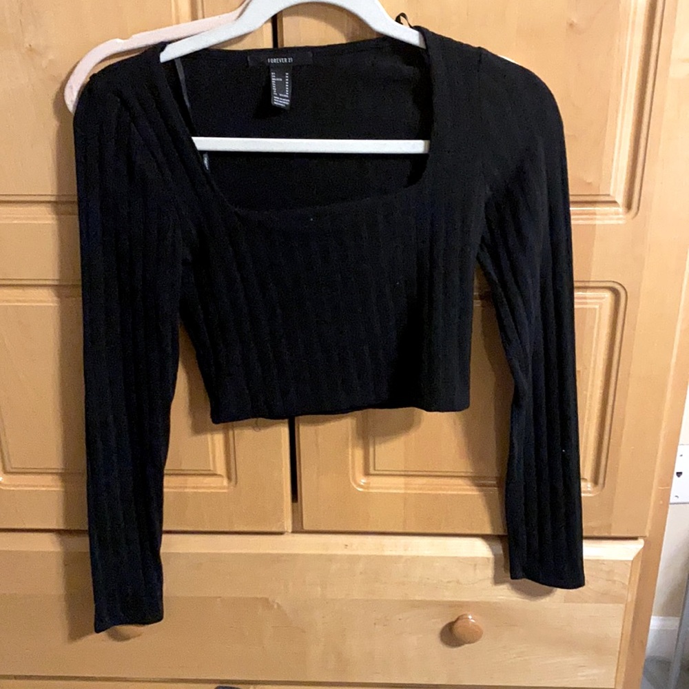 Black long sleeve cropped shirt